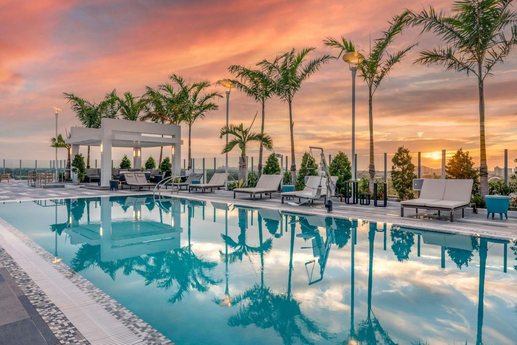 Courtyard By Marriott Fort Lauderdale Downtown Exterior foto
